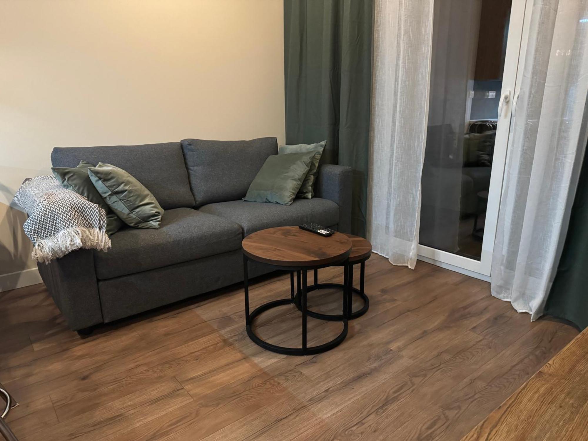 Nowy Krolowej Jadwigi 14 *